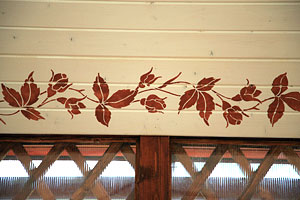 Róże na ścianie - szablon do dekoracji
