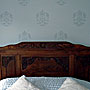 Tapeta w sypialni - w jaki sposób szablony są wykorzystywane do dekoracji domów i mieszkań